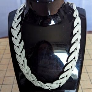 3 for $30 - 80s era vintage white link necklace